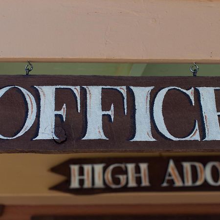 Hilltop Tavern And Inn アップルバレー エクステリア 写真